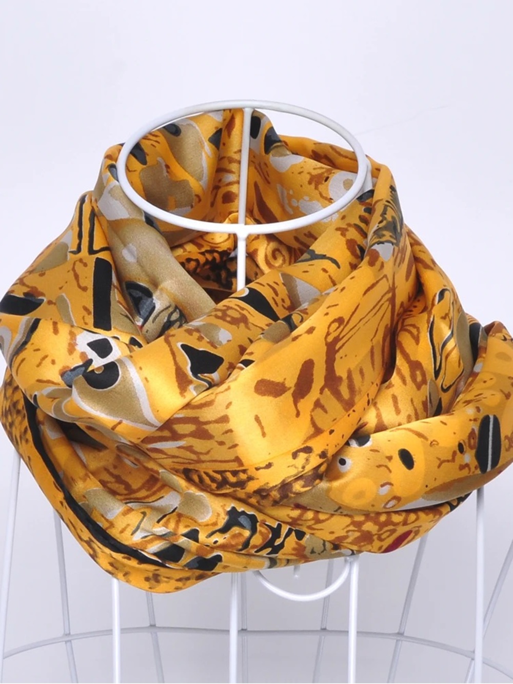 Vintage Klimt Silk Scarf Portrait Adele Bloch Bauer Gold Art Deco 100% Silk - Picture 9 of 10